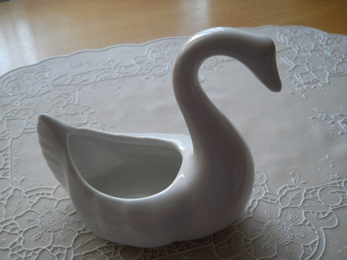 Bílá porcelánová labuť — foto 2
