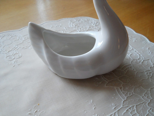 Bílá porcelánová labuť — foto 4
