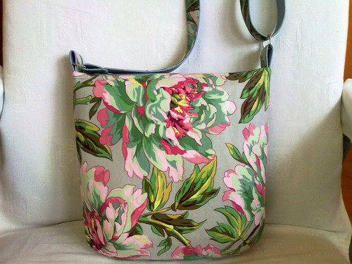 Kabelka Crossbody pivoňky — foto 5