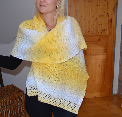 Dlouhý bíložlutý šál — foto 5