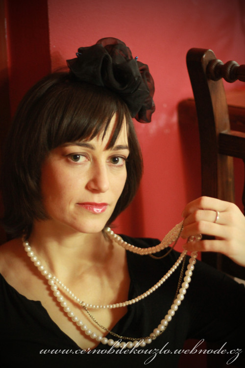 Temná černá čelenka — foto 2