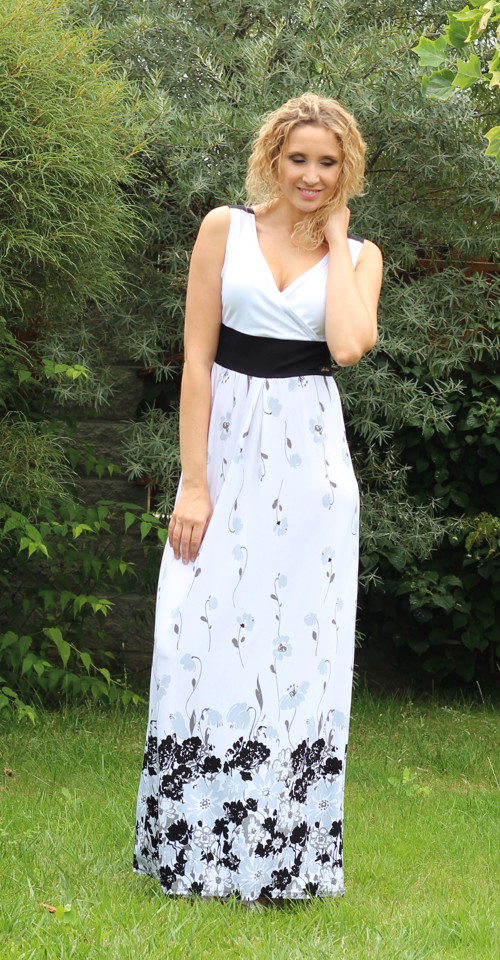 Šedobílé šaty se zvýšeným pasem — foto 2