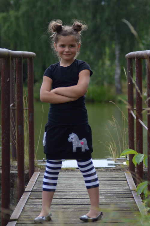 Sukýnka s koníkem — foto 2