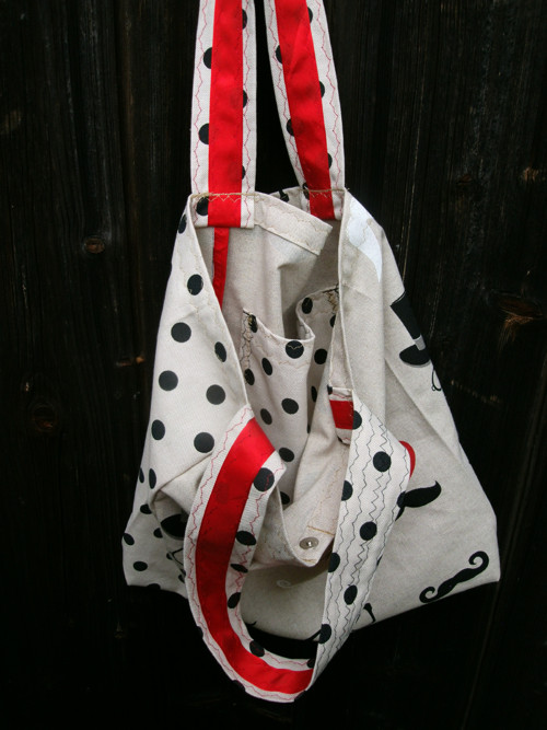 Knírkačka - in ta dots black — foto 3