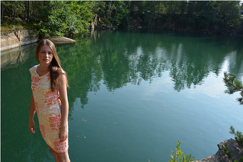 Počmárané letní šaty — foto 4
