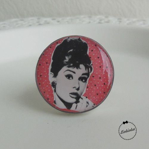 Audrey v červeném kabátku - prsten — foto 2