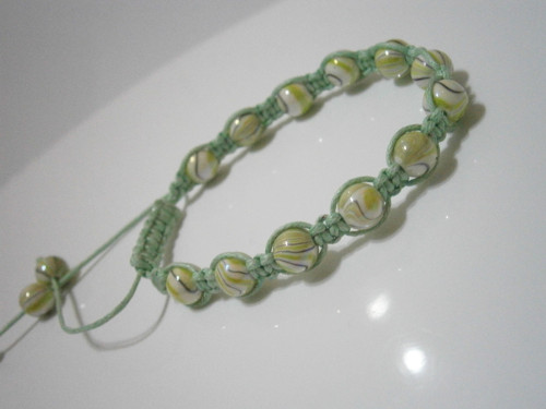 Zelenkavý náramek (macramé/shamballa) — foto 5