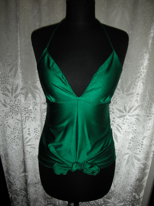 Extravagantní lahvově zelený top — foto 3