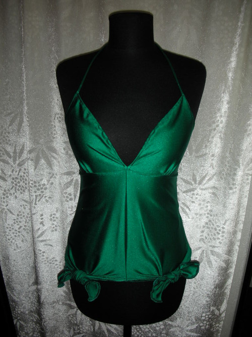 Extravagantní lahvově zelený top — foto 5