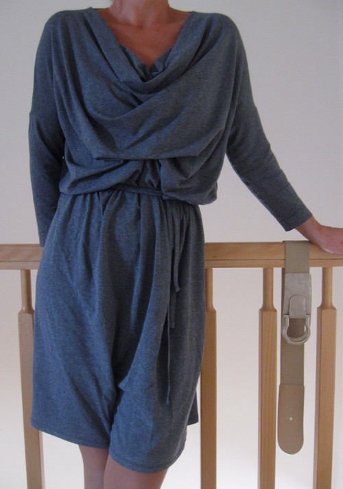Tmavě šedé... oversize šaty" ... — foto 3