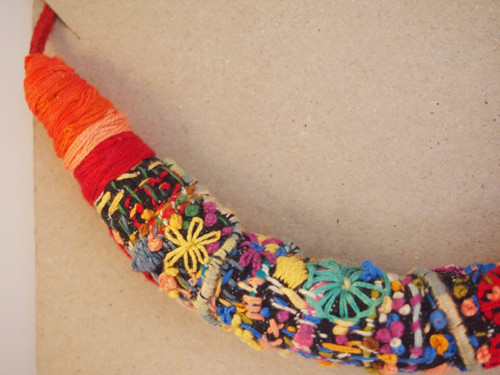 Vyšívaný náhrdelník — foto 3