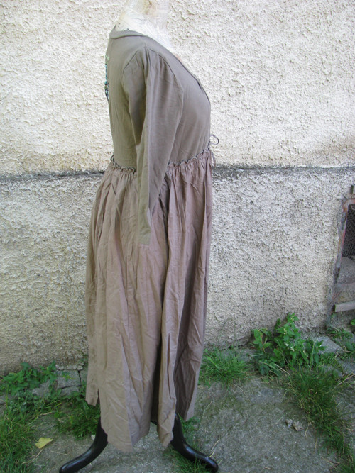 Khaki šaty — foto 3