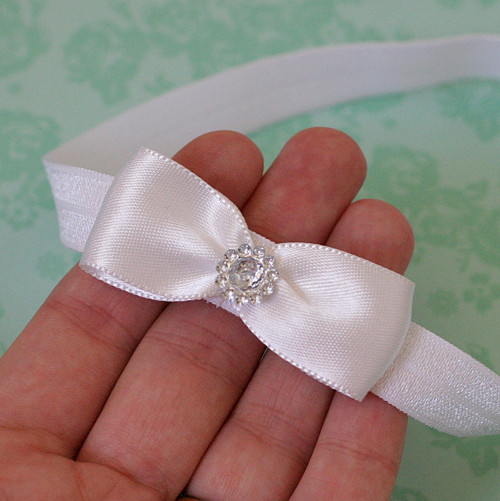 Čelenka pro newborn - bílá mašlička — foto 3