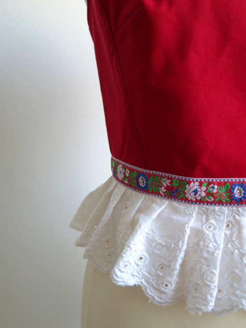 Červená folk vestička — foto 2