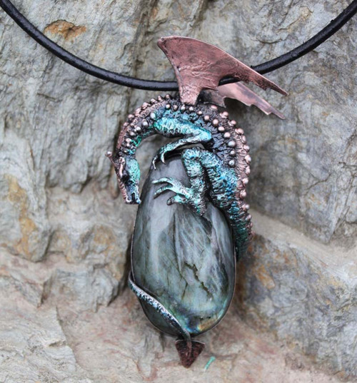 Dračí amulet — foto 3