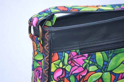 CROSSBODY - Vitráž — foto 2