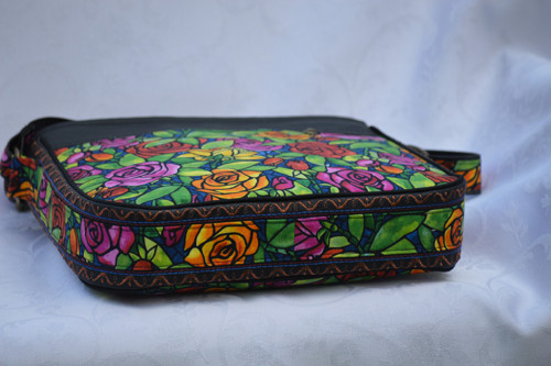 CROSSBODY - Vitráž — foto 3