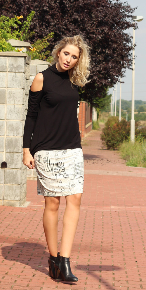 Smetanovočerná pouzdrová sukně — foto 5