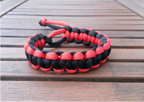 Paracord cobra - čierno-červený — foto 2