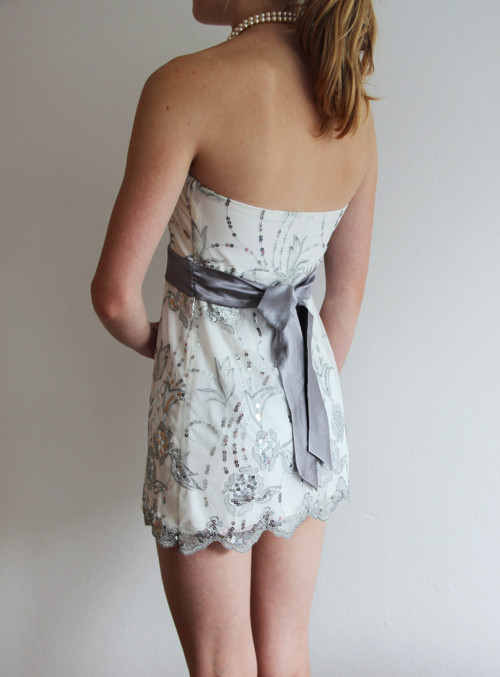 Bílo stříbrný vintage top s flitry — foto 5