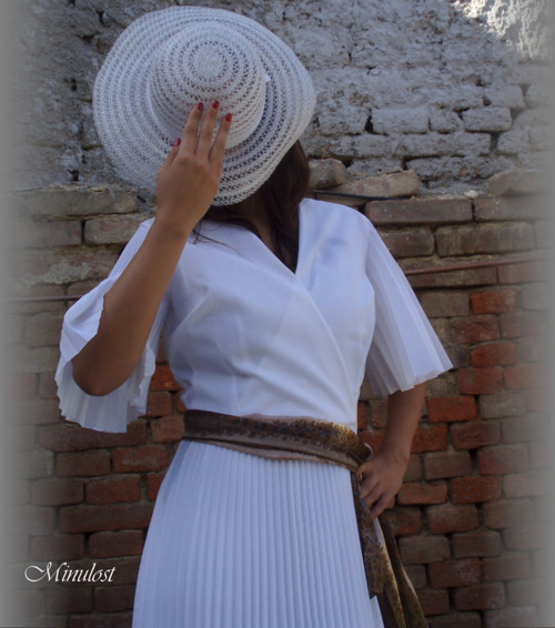 Dlouhé bílé šaty — foto 3