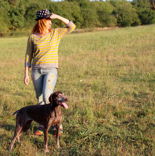 Krásné malované jeans s květy — foto 3