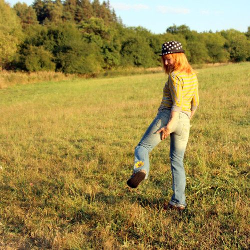 Krásné malované jeans s květy — foto 6