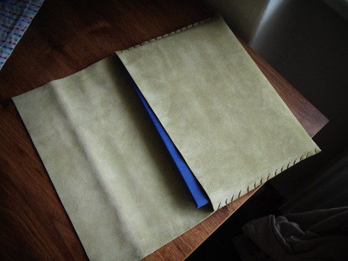 Kožený obal na notebook - lesní — foto 2