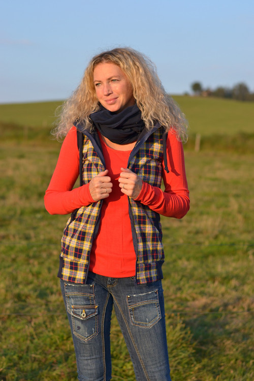 Kostkovaná vesta — foto 2