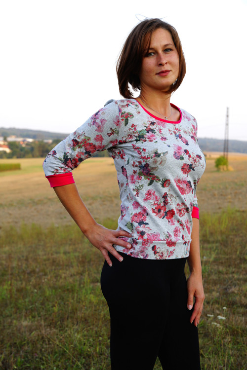 Mikina s květy — foto 3