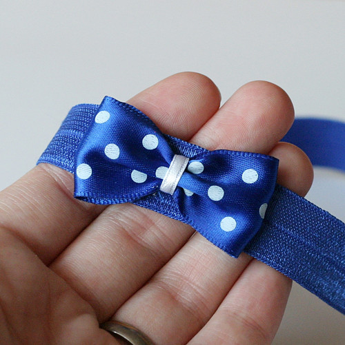 Čelenka pro newborn- modrá s puntíky — foto 2