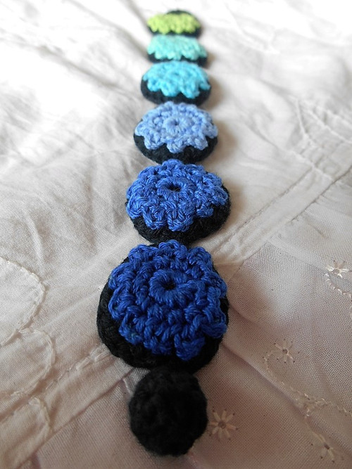 Háčkovaný náramek Kolečka — foto 2