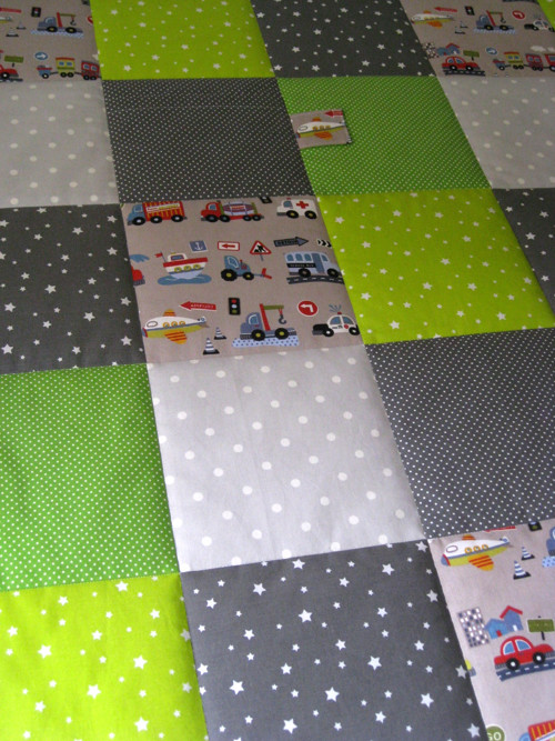 PATCHWORK deka/přehoz 120x200 s kapsou a praporky — foto 2