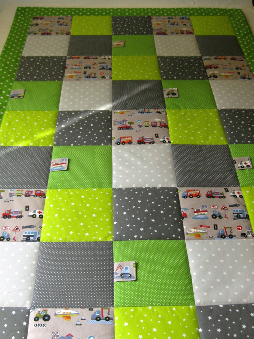 PATCHWORK deka/přehoz 120x200 s kapsou a praporky — foto 3