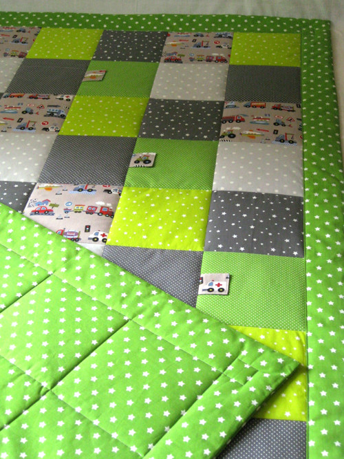 PATCHWORK deka/přehoz 120x200 s kapsou a praporky — foto 5