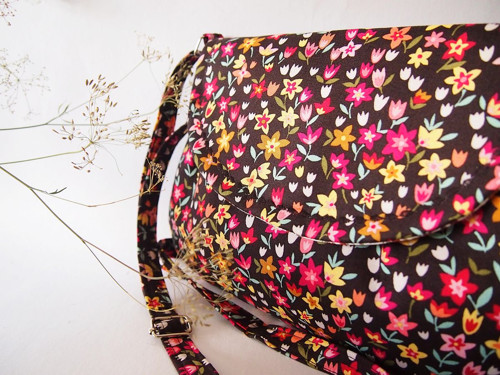 Kabelka - kvietky na hnedej — foto 3