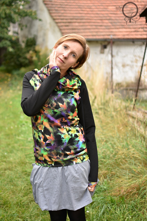 Rozkvetlá mikina, vel. S :) — foto 2