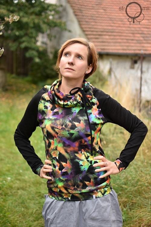 Rozkvetlá mikina, vel. S :) — foto 3