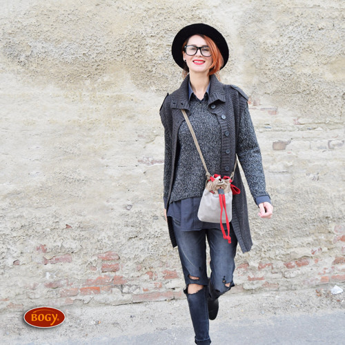 Révy manšestrový červenobéžový minivak — foto 3