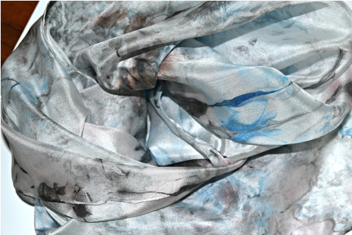 Šedá a modrá hedvábná šála 180x45 — foto 4