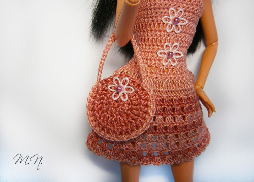 Háčkované šaty pro Barbie v hnědém — foto 2