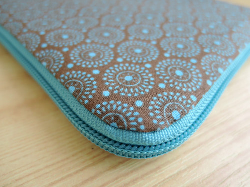 Obal na tablet - Tyrkysová kolečka v čokoládě — foto 4