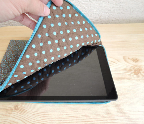 Obal na tablet - Tyrkysová kolečka v čokoládě — foto 5