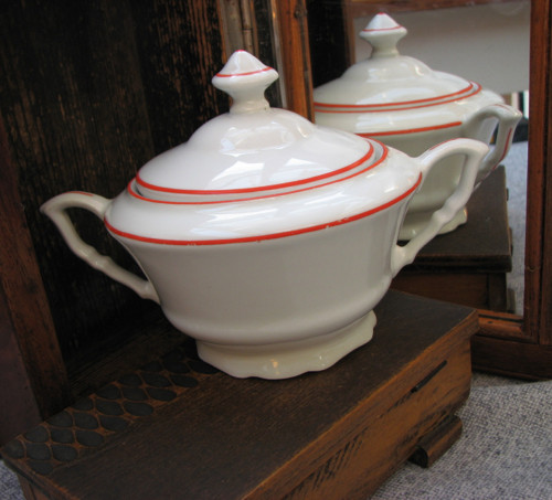 Rudá linka...porcelánová dóza, cukřenka — foto 3
