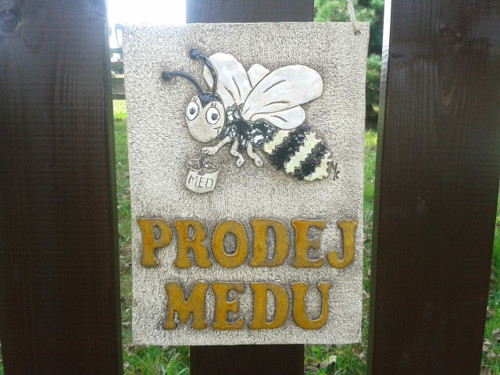 Jmenovka s včelkou — foto 4