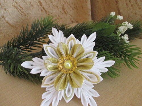 Bílá se zlatým-vánoční vločka. — foto 2