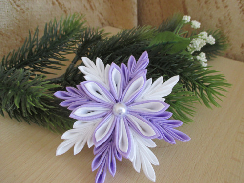 Bílofialová.vánoční vločka. — foto 3