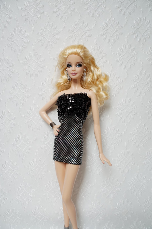 Mini šaty na sběratelskou Barbie — foto 2