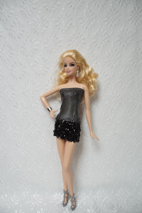 Mini šaty na sběratelskou Barbie — foto 3