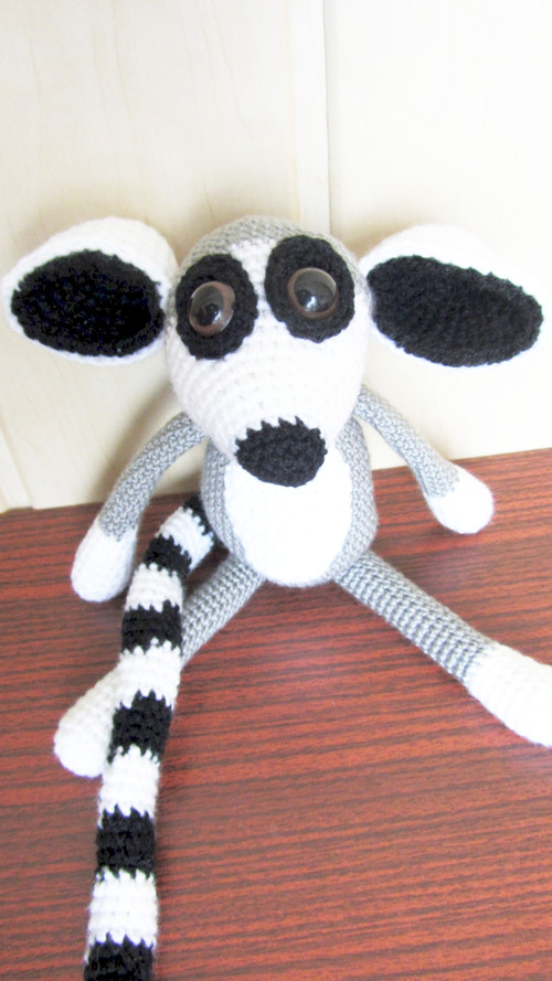 Háčkovaná hračka - Lemur Kryštof — foto 2